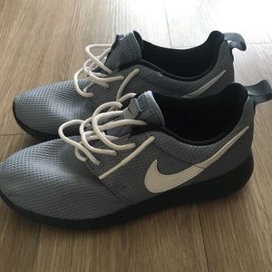 Nike Roshe Run Sneakers